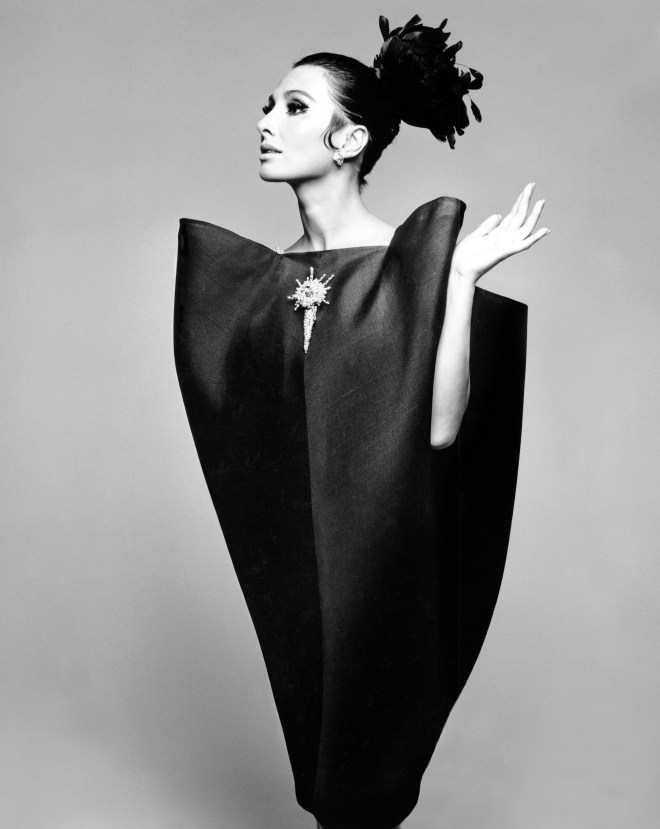 Alberta Tiburzi in 'envelope' dress by Cristóbal Balenciaga, Harper's Bazaar, June 1967 © Hiro 1967
